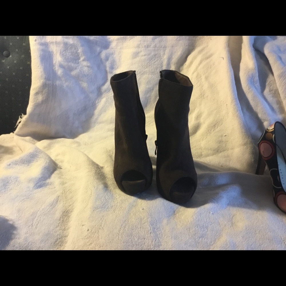 Open toed ankle boot - Picture 2 of 6